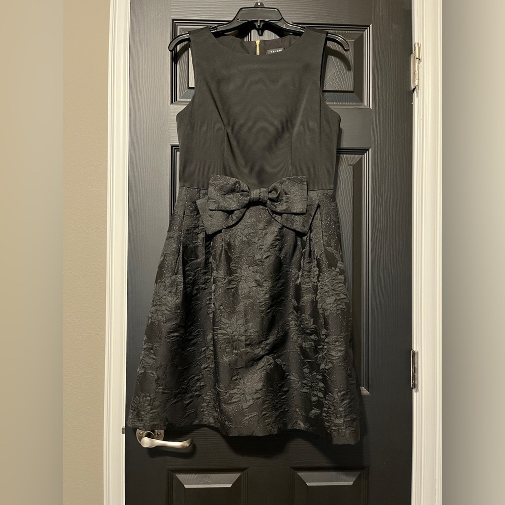 Tahari Bow Dress - Black - size 6